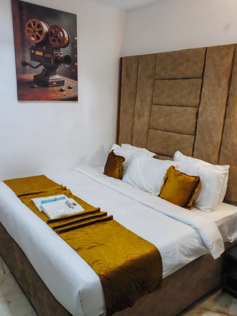 Standard Single Room | Desk, laptop workspace, soundproofing, WiFi (free)