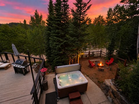 Private hot tub, fire pit & sunset views in a serene wooded setting