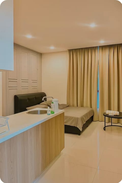 Studio, 1 Queen Bed | Iron/ironing board, WiFi (free)