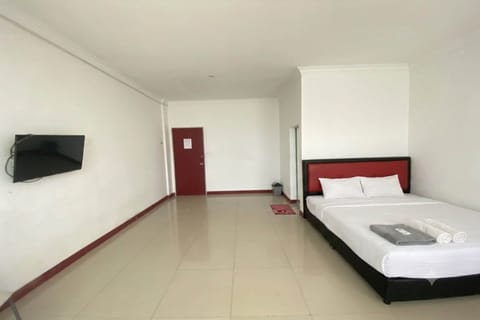 WiFi (free), bed sheets