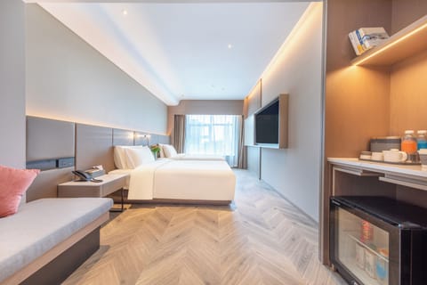 Basic Double Room | Desk, blackout drapes, WiFi (free)