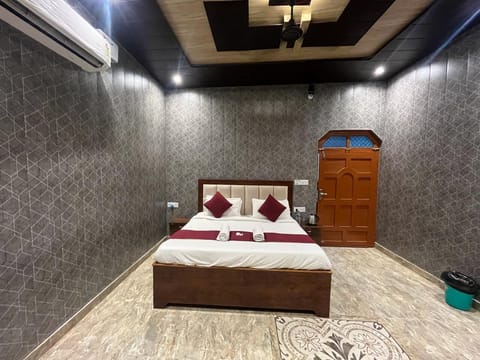 Basic Single Room | Premium bedding, WiFi (free)