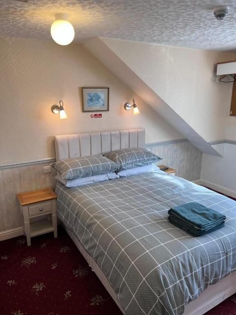 Basic Double Room | WiFi (free)