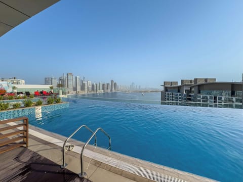 Pool & View