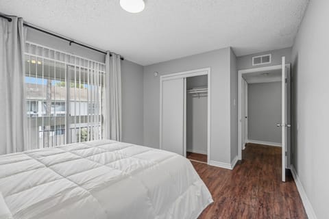 Apartment, Patio, Courtyard View | Iron/ironing board, WiFi (free)