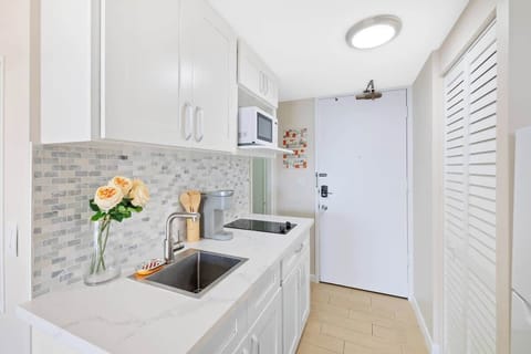 Apartment, Pool Access, Canal View (1 Bedroom) | Private kitchen | Coffee/tea maker, fridge, microwave, electric kettle