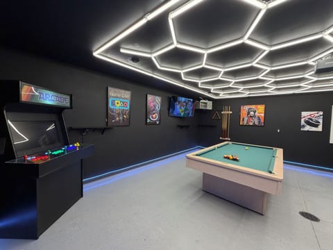 Garage Game Room. Arcade, Pool Table, Couch, Recliner 60" TV