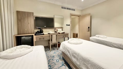 Triple Room | Desk, laptop workspace, WiFi (free), bed sheets