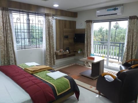Deluxe Double Room, Balcony, Garden View | Laptop workspace, blackout drapes, soundproofing, iron/ironing board