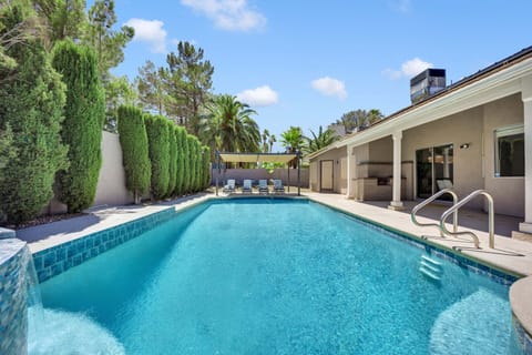 Welcome to Villa Bellavita, where modern luxury meets effortless comfort in one of Las Vegas' most desirable neighborhoods.