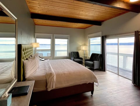 Deluxe Room | Premium bedding, pillowtop beds, free WiFi, bed sheets