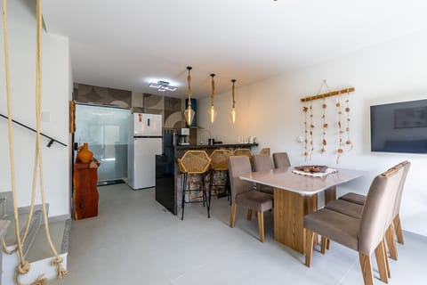 Chalet, 4 Bedrooms | Dining