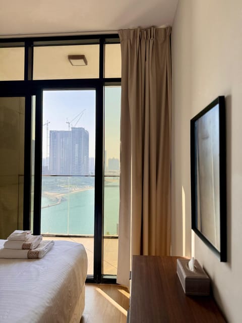 Luxury Apartment, Balcony, Lake View | Blackout drapes, iron/ironing board, WiFi (free)