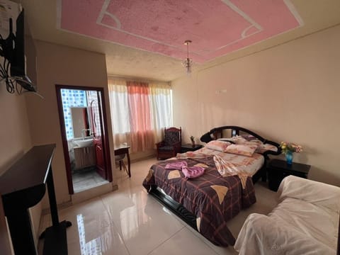 Deluxe Suite, Courtyard View | WiFi (free)