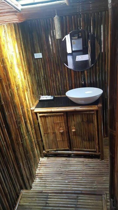 Free toiletries, slippers, bidet, towels