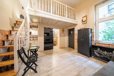 Kraków Studio in Great Location Near Old Town & Wawel | Book Now with RENTUJEMY.COM
