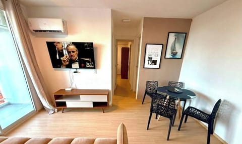 Basic Apartment | Living area