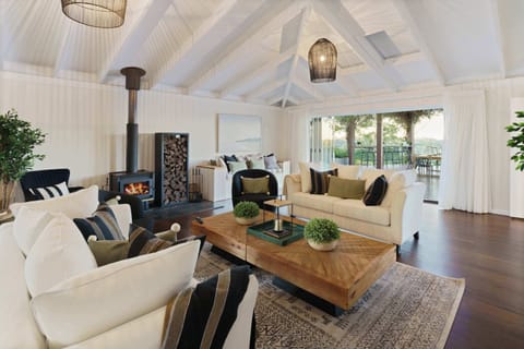 Luxury hinterland retreat surrounded by rolling countryside views