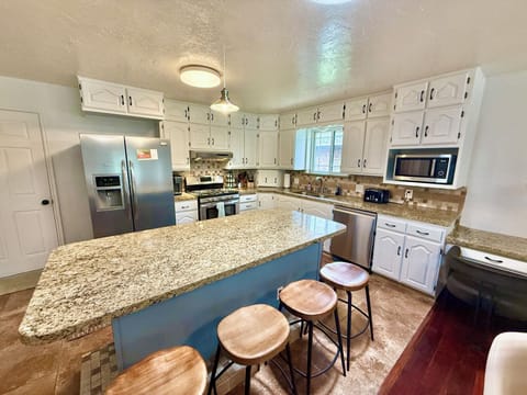 Deluxe House, Multiple Bedrooms, Mountain View | Private kitchen | Coffee/tea maker, electric kettle