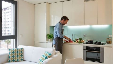 Apartment, 1 Bedroom, Ensuite | Private kitchen | Fridge, microwave, oven, stovetop