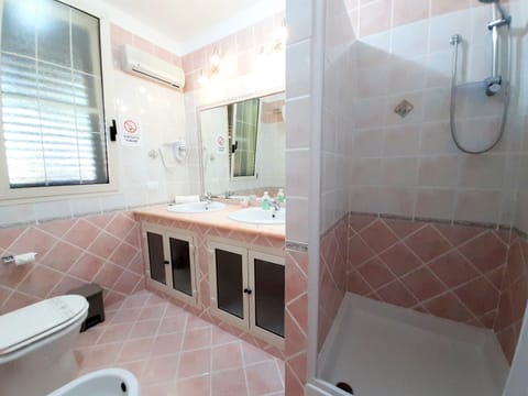 Classic Quadruple Room | Egyptian cotton sheets, premium bedding, down comforters