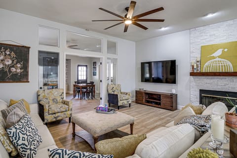 Glendale Vacation Rental | 5BR | 3.5BA | 3,450 Sq Ft