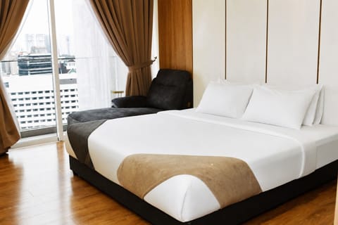 Family Studio Suite, Balcony, City View | WiFi (free), bed sheets