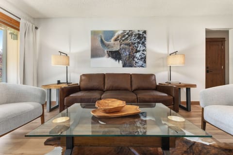 Living Room | Deck Access