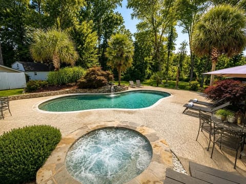 Shared resort-style pool at Chef’s Château in Griffin, Georgia
