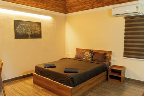 Deluxe Room, River View | Desk, WiFi (free)