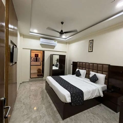 Deluxe Room | Desk, laptop workspace, rollaway beds (surcharge), WiFi (free)