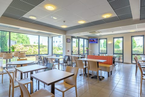 Daily buffet breakfast (EUR 9.90 per person)