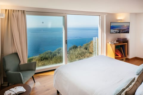 Suite (Emma) | Frette Italian sheets, premium bedding, down comforters, pillowtop beds