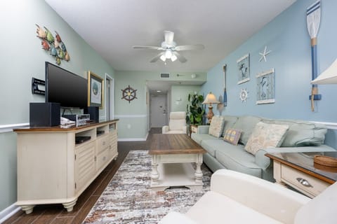 Condo, 1 Bedroom | Living area