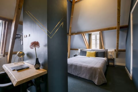 Double Room | Desk, iron/ironing board, free WiFi, bed sheets