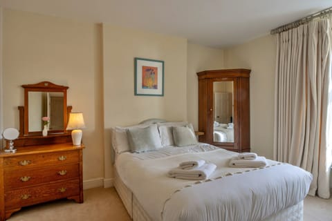 House | 4 bedrooms, iron/ironing board