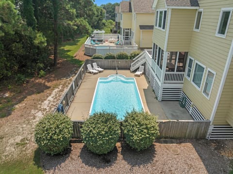 Calm C's: Pool Area