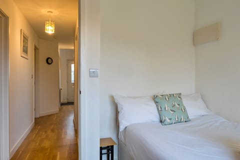 House | 3 bedrooms, iron/ironing board