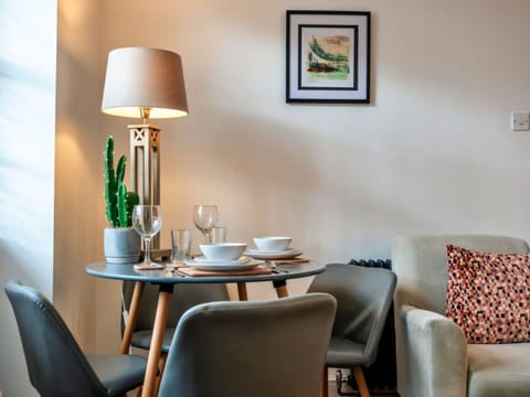 Apartment | Dining