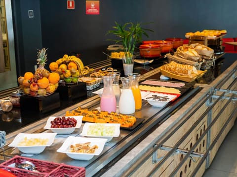 Daily buffet breakfast for a fee