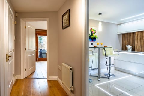 Cottage | Dining