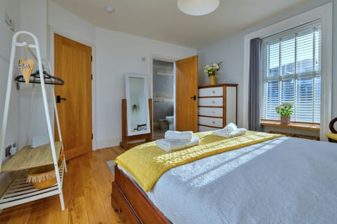 House | 4 bedrooms, individually furnished