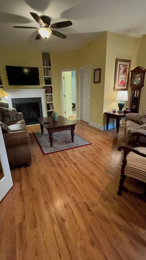 Iron/ironing board, WiFi (free)