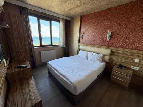 Desk, laptop workspace, WiFi (free)