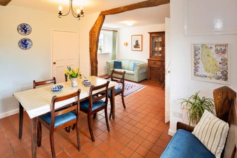 Cottage | Dining