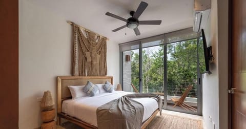 Iron/ironing board, WiFi (free)