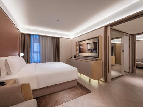 Luxury Suite | Minibar (free items), desk, blackout drapes, soundproofing