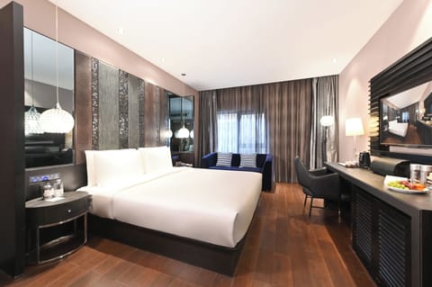 Basic Double Room | Premium bedding, down comforters, pillowtop beds, minibar (free items)
