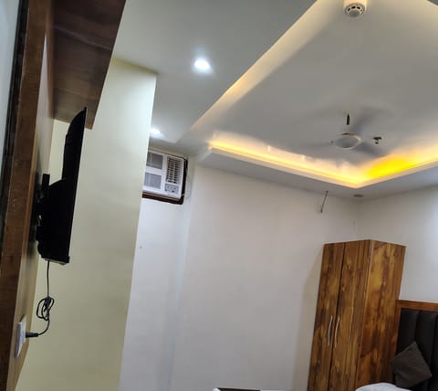 Superior Room | Desk, WiFi (free), bed sheets