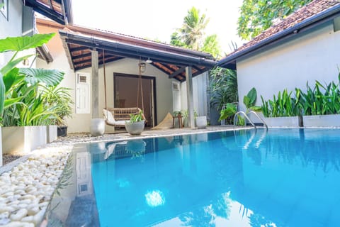 Deluxe Pool Suite with Kima Surf Guiding Package | Private pool